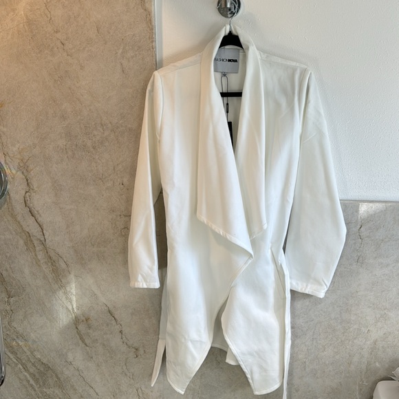 NWT Ivory fashion coat with belt & pockets size S - Picture 2 of 3